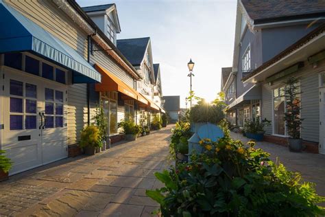 bicester village store guide.